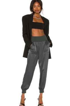 BLACK Sleek Textured Pant