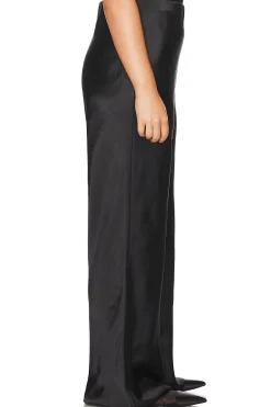 by Marianna Etienne Pant