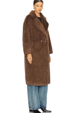 Lori Coat